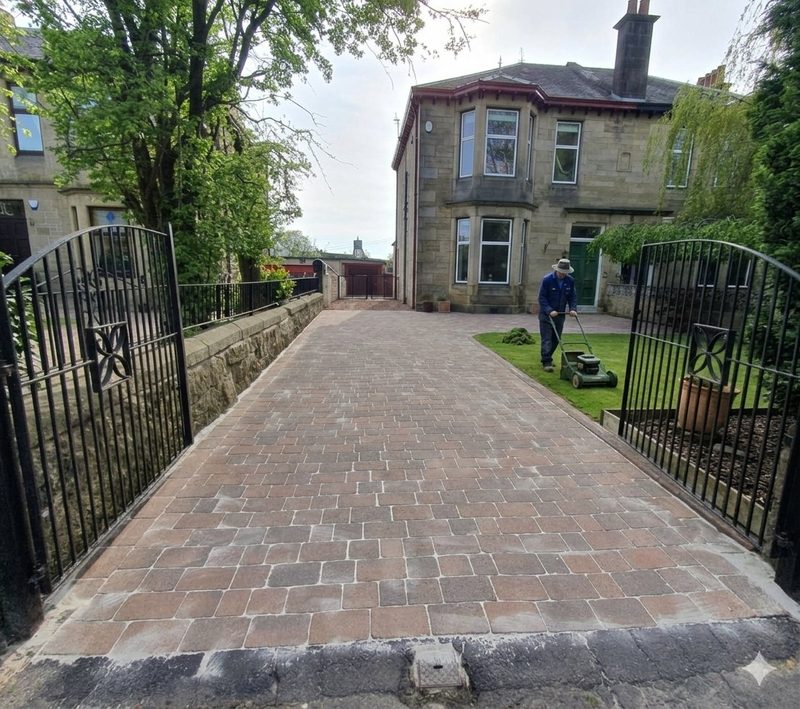 LawnLoop lawn care team at work in North Lanarkshire